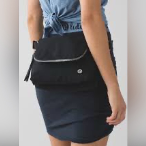 Lululemon Black Crossbody Bag - Picture 11 of 15